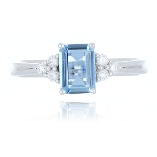 18ct White Gold 0.77ct Aquamarine and Diamond 3 Stone Style Ring