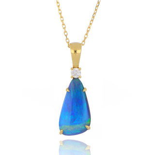 18ct yellow gold 2.17ct opal doublet and diamond necklace