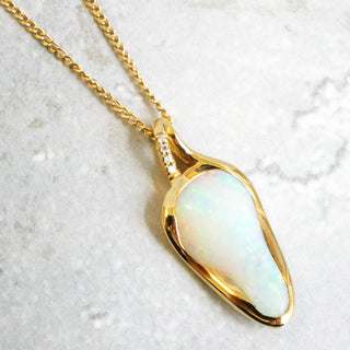 18ct Yellow Gold 2.10ct Opal And Diamond Necklace