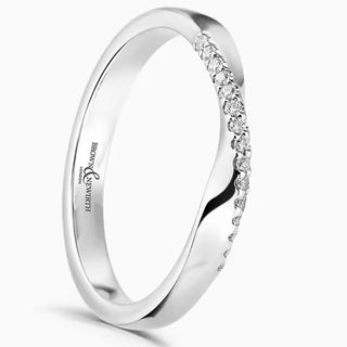 18ct White Gold Bow Tie Shaped Diamond Wedding Ringside view