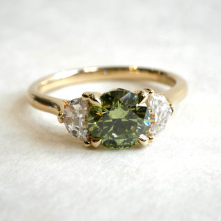 Allum & Sidaway Jewellery 9ct Yellow Gold 1.01ct Green Laboratory Grown Diamond 3 Stone Ring 6001164